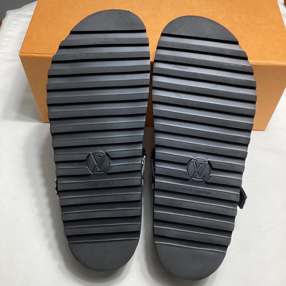 Louis Vuitton 1854 Paseo Flat - Picture 16 of 16
